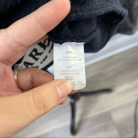 Vince cashmere wool blend blue color block sweater size small - Picture 3 of 5